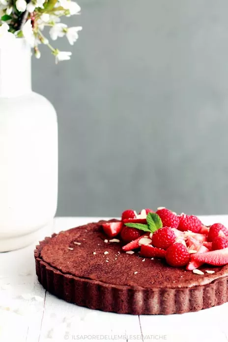 crostata al cioccolato e lamponi